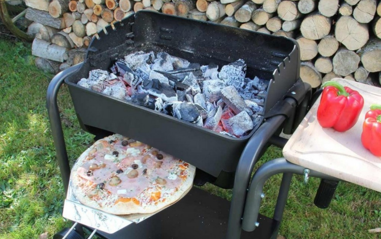 barbecue charbon été grillades poivrons pizza